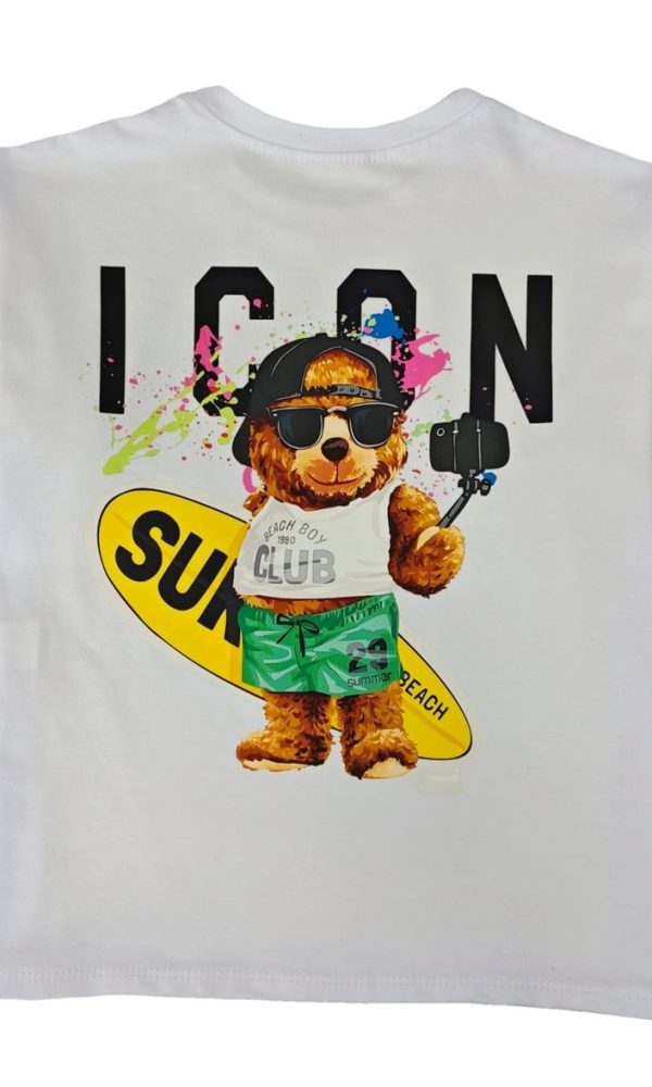 Kinder T-shirt “ICON Bear” – Wit – Full Color Print – Maten 98 t/m 164 – 95% Katoen – Streetwear Look - Beer - Surfplank - Beach - Vacation Stoer